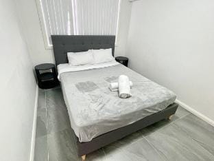 Sunrise Apt 1 · Spacious 2BR ·Ground Floor Retreat Vacation rental in Surfers Paradise