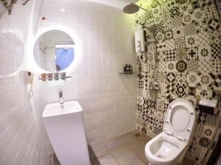 仙本那潜堂INFINITY精品民宿，精品大床房（大床），镇中心位置 Vacation rental in Sabah
