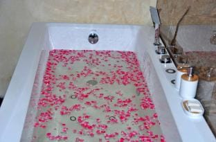 Cottage San Francesco Suite with Spa bath Vacation rental in Central Province