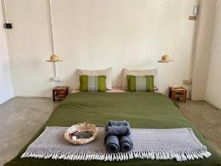 Baan KhaoSoi - Rooftop House in Talad Noi Vacation rental in Bangkok