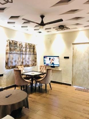 Sun and shine with Jacuzzi by VG Vacation rental in Lonavla