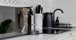 Stylish 2BR • Gym, Game room & Parking in Chiswick Vacation rental in Brentford