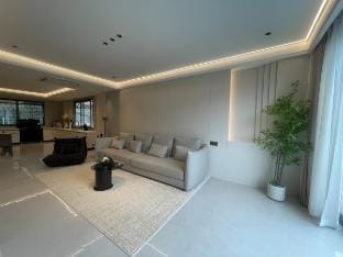 H2中天海滩泳池独栋别墅 近秀场 真理寺卡丁车轻奢装修 Vacation rental in Pattaya City