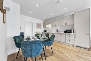 Contemporary Waterfall 2BR Apt | Near Station + Free WIFI Vacation rental in London