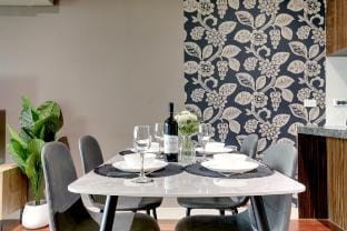 Spacious Central 2B2B1C | Parking + Walk to Market Vacation rental in Melbourne