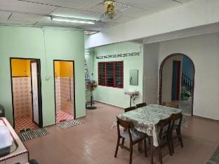 Damai Homestay- 2-story house in
Tangkak Vacation rental in Johor