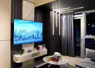Luxury 2BR in Uptown BGC• Balcony & Prime location Vacation rental in Makati