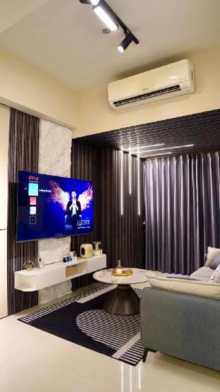 Luxury 2BR in Uptown BGC• Balcony & Prime location Vacation rental in Makati