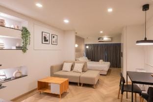 Classic & cozy room on Nimman 15/Cafés & Eateries Vacation rental in Chiang Mai