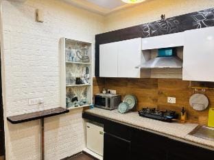 Studio with Jacuzzi on 16th floor Vacation rental in Noida
