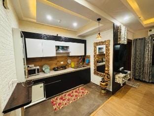 Studio with Jacuzzi on 16th floor Vacation rental in Noida