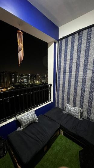 Spacious jacuzzi in 1BHK | 19th floor Vacation rental in Noida
