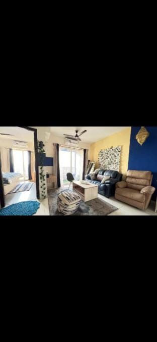 Spacious jacuzzi in 1BHK | 19th floor Vacation rental in Noida