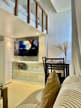 Modern Loft-Style Studio @ Avida near Night Market Vacation rental in Davao City