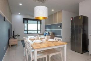 Spacious 2BR Suasana, near CIQ JB Sentral Vacation rental in Johor Bahru