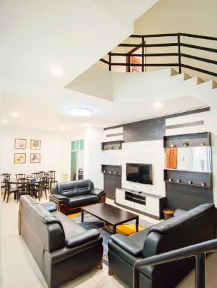 Spacious Penthouse/5B5B/Max18 pax/ kitchen/12 beds Vacation rental in Brinchang