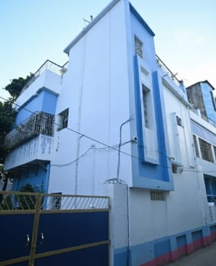 Spacious Private 1BHK: AC , Prime Location, Parking Vacation rental in West Bengal