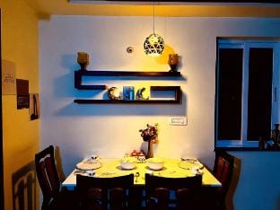 7 Seasons Palm Suite |Sky Orbit, Pool, AC, LUX Gym Vacation rental in Gujarat