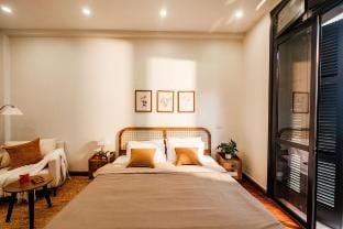 Balcony Studio • 1' to Lake + Free Luggage Storage Vacation rental in Laos