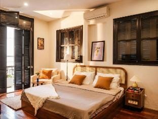 Balcony Studio • 1' to Lake • Free Luggage Storage Vacation rental in Laos