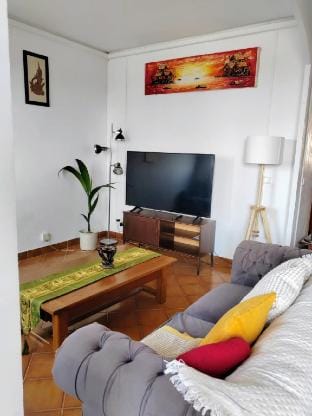 Grand Jolie T3, balcon, Lumineux et Cosy à Toulon Vacation rental in Toulon