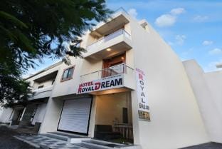 Wishotel Xpress Hotel Royal Dream Vacation rental in India