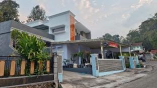 Amalia homestay bromo lantai 1 kapasitas 6 pax Vacation rental in East Java