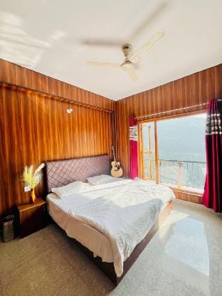 Kempty valley view hotel and restaurant  Hotel in Uttarakhand
