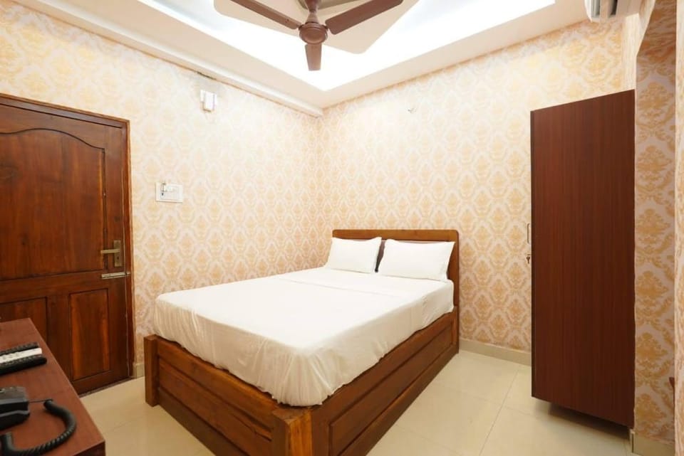 Eswar Residency Hotel in Chennai