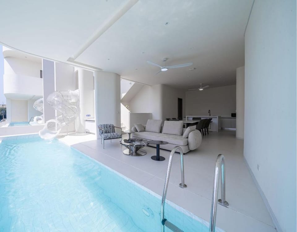 Bear Villa · Pool · Slide · KTV · Near Thepprasit  Hotel in Pattaya City