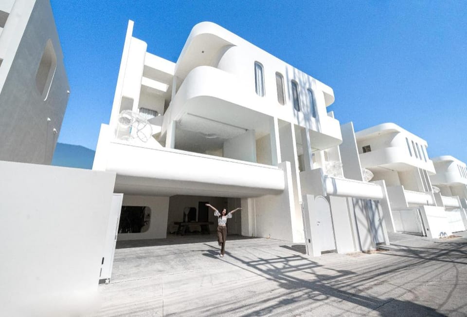 Bear Villa · Pool · Slide · KTV · Near Thepprasit  Hotel in Pattaya City