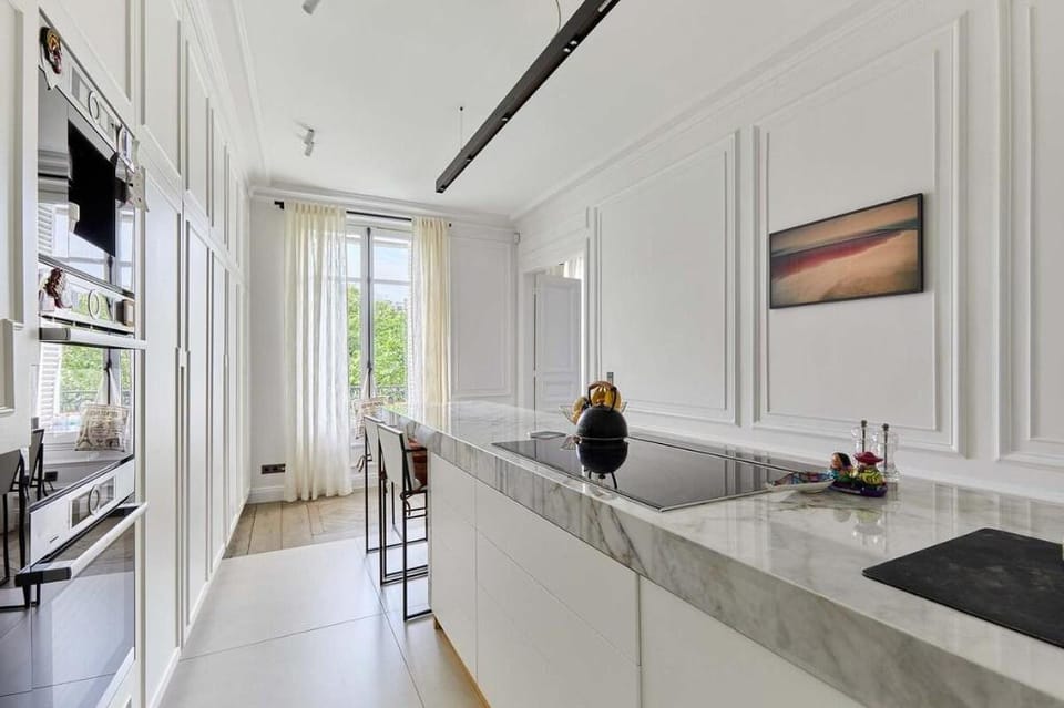 Incredible Apartment Etoile Porte Maillot Apartment in Levallois-Perret