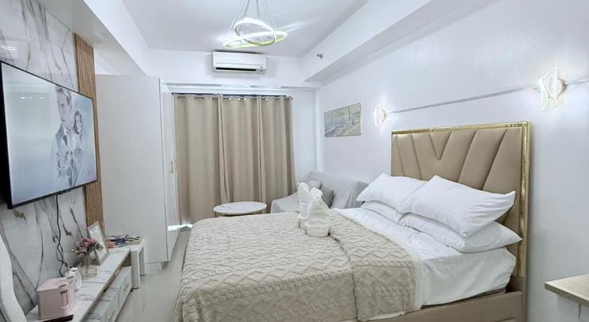 The Luxe Stay at Sea Residences Hotel in Pasay