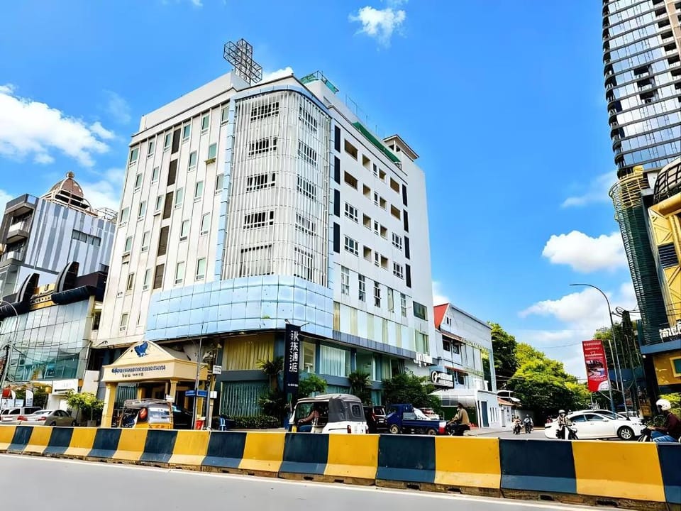 中青秋果酒店（金边王宫店） Hotel in Phnom Penh Province