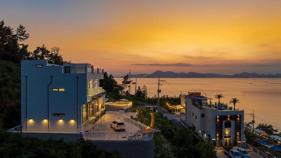 Yeosu Road 328 Ocean View Pool Villa Bed and Breakfast in South Korea