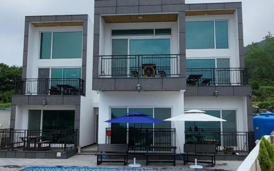 Geoje View Pension Bed and Breakfast in South Korea