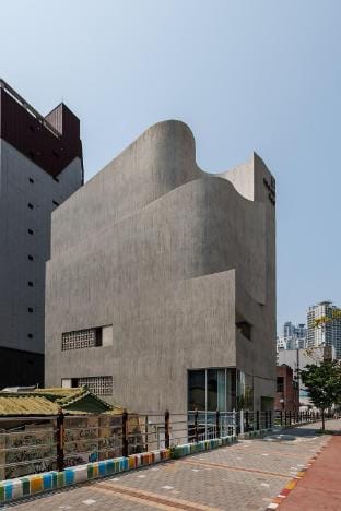 스테이 어반에그 (Stay Urban Egg) Bed and Breakfast in Busan