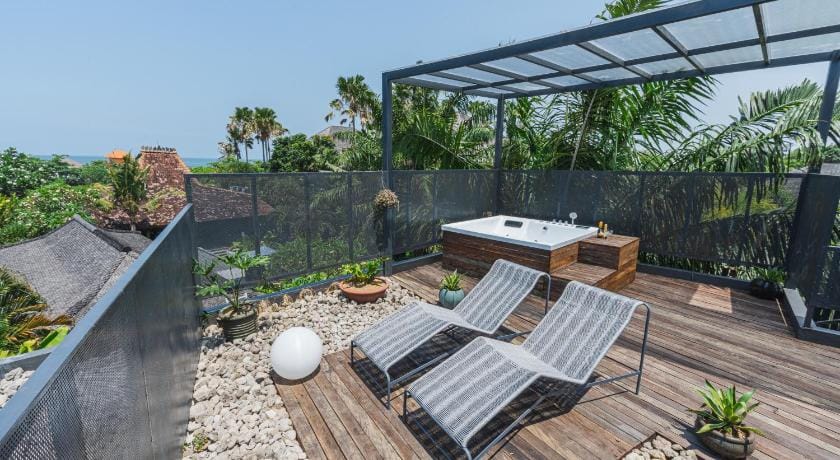 The Lima Ocean Suites Pererenan Hotel in North Kuta