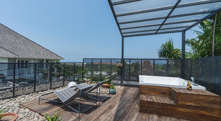The Lima Ocean Suites Pererenan Hotel in North Kuta