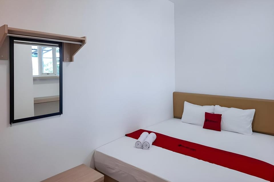 RedDoorz @ Bellina Inn Near RS Panti Wilasa Semarang Hotel in Indonesia