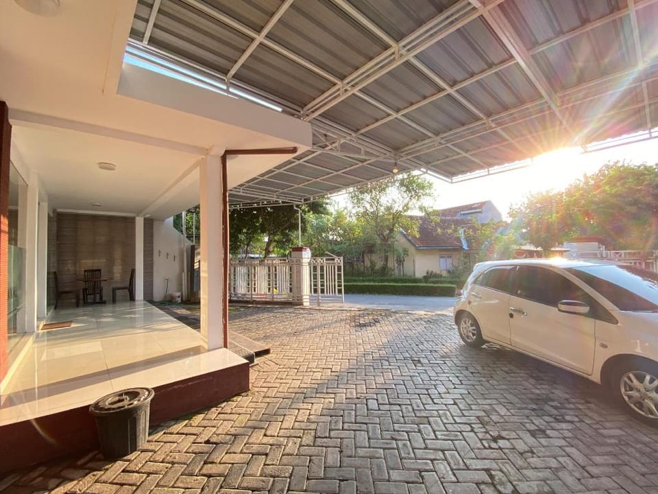 RedDoorz @ The Canal Homestay Probolinggo Hotel in East Java