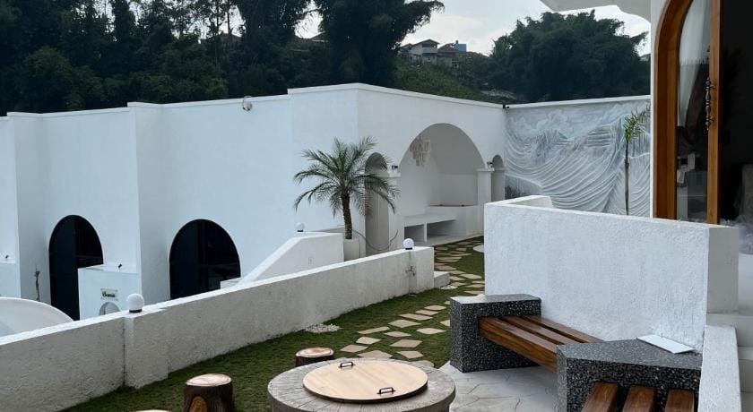 Villa Ramos Lodge in Lembang