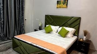 Your Luxury Stay at The London Villa Villa in Varanasi