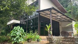 Saung Wijaksana Villa in West Java
