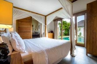 Seminyak 8BR with 2 pools 5 min walking from Beach Villa in Kuta