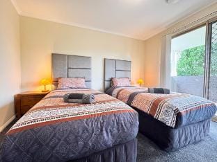 Blue Haven Retreat - Thornton Central 34 Villa in Penrith