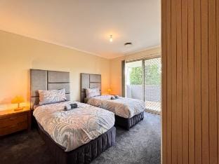 Blue Haven Retreat - Thornton Central 34 Villa in Penrith