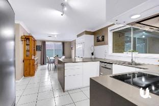 Blue Haven Retreat - Glenmore Park Pool Home Villa in Sydney