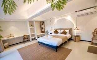 芭提雅中天豪华4卧泳池别墅/海滩50米/定三天送接机/中天夜市 Villa in Pattaya City