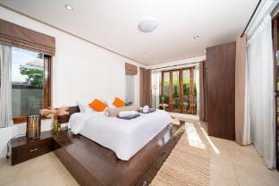 Tropical Pool Villa with A working space 3 bedroom Villa in Chalong